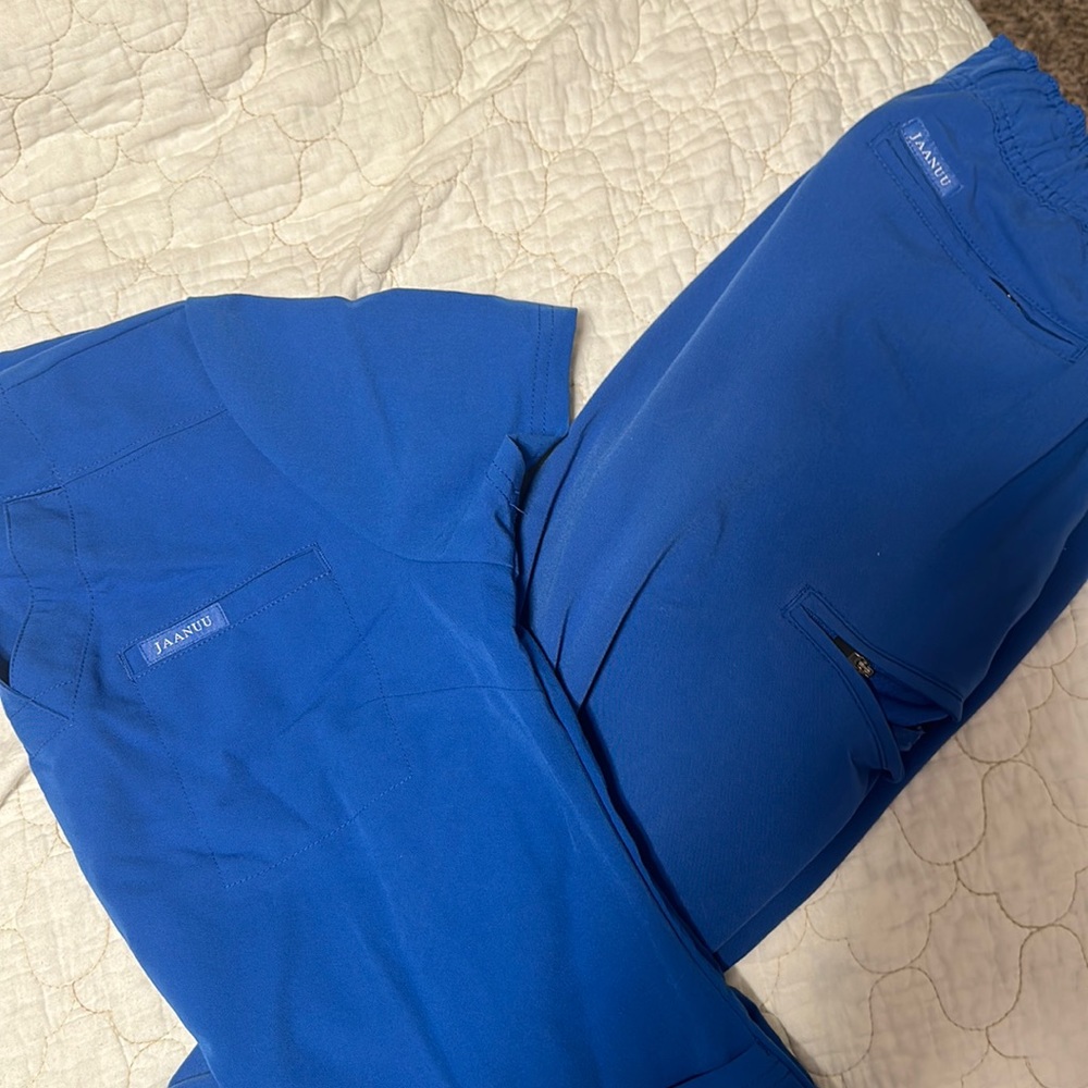 Scrub set - Picture 2 of 3
